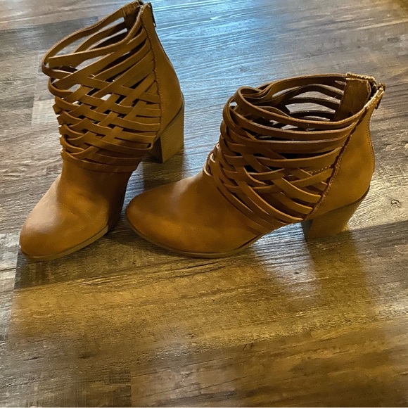 Size 10 Ankle Boots. - Picture 4 of 4